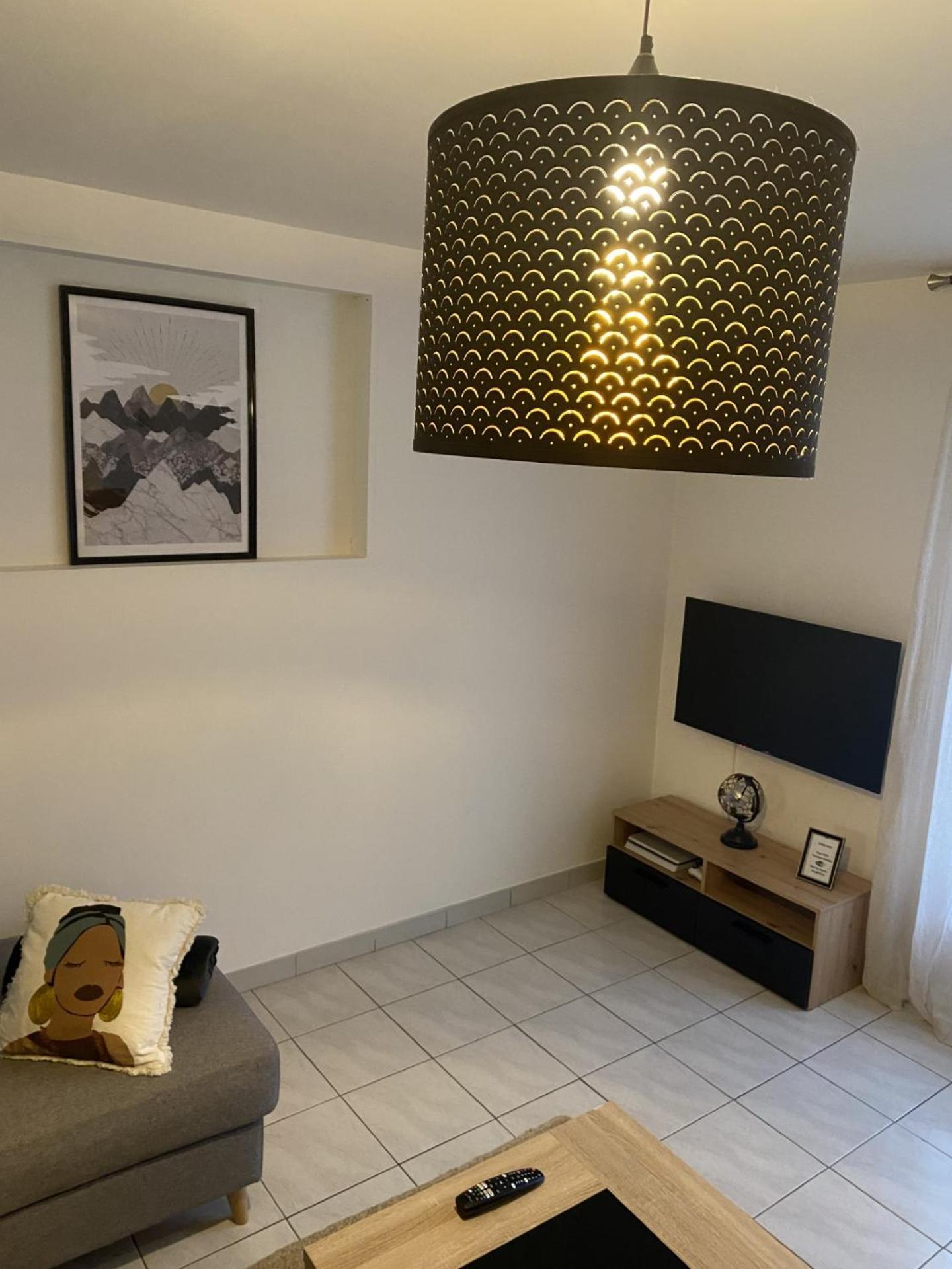 Appartement Tout Equipe 2 Chambres + Jardin Saix  Εξωτερικό φωτογραφία